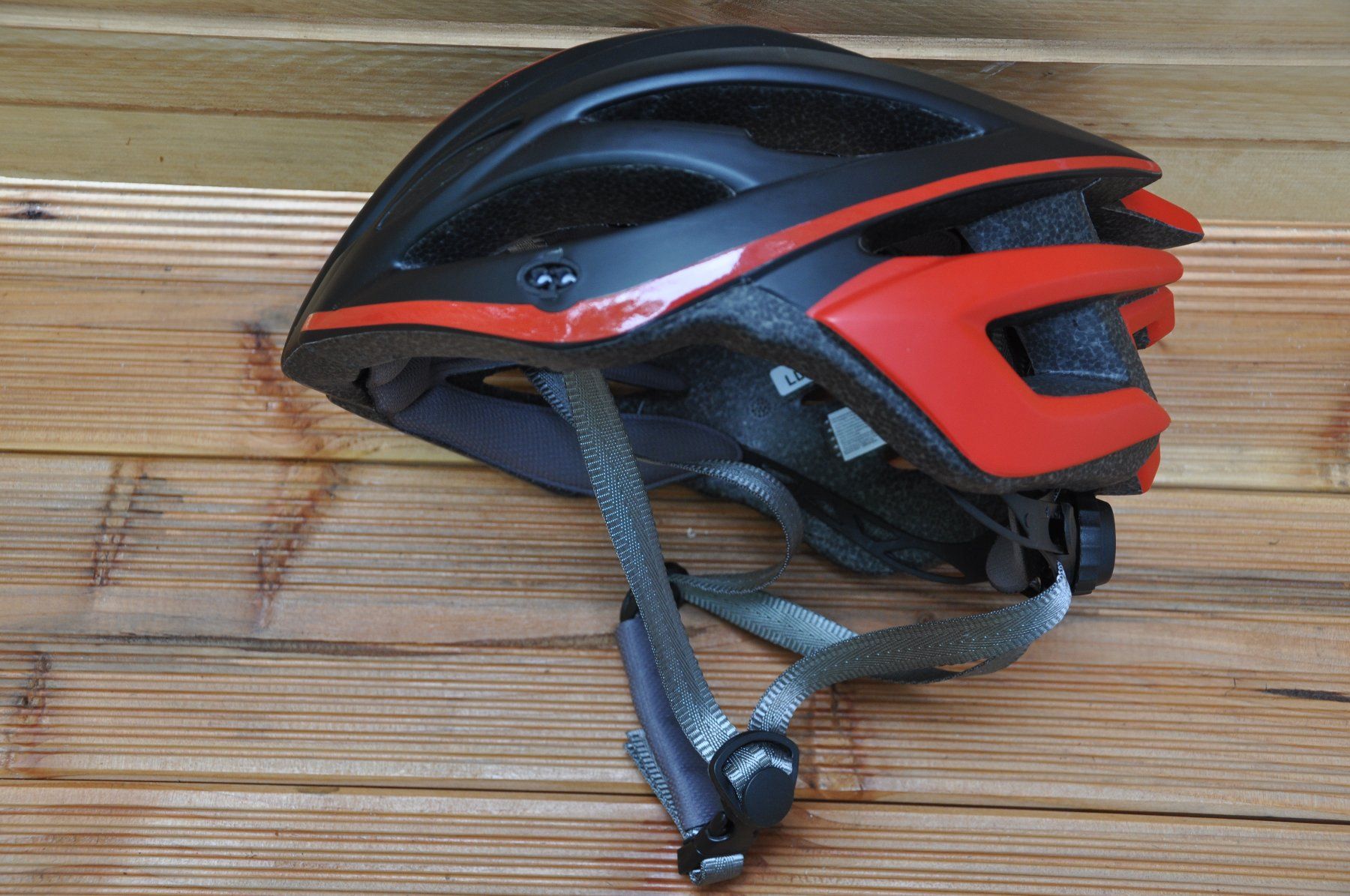 Caschi: Fahrradhelm schwarz-rot - NEU – Nuovo (secondo la descrizione) da Winterthur venduto da juve1972 2