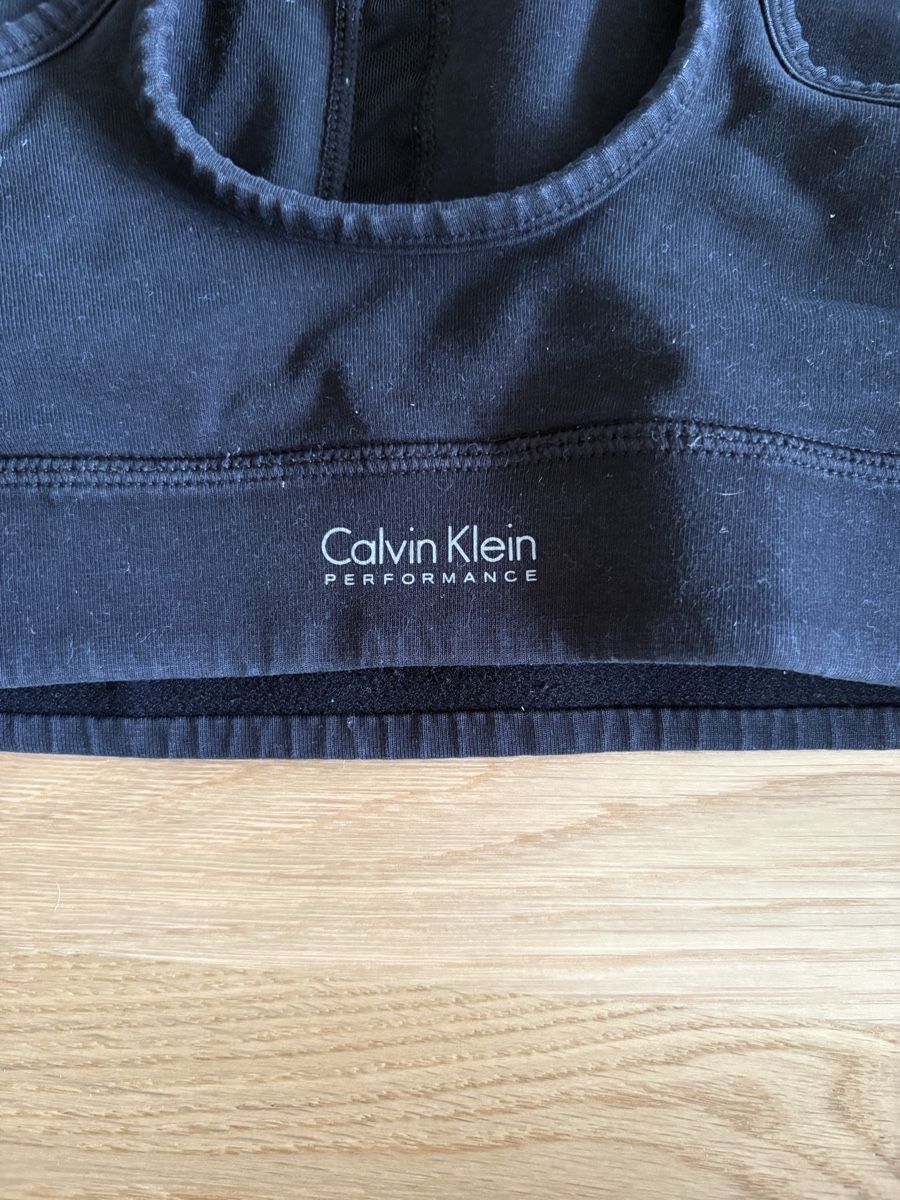 Calvin Klein Top: Calvin Klein sport bra M – Usato da Rolle venduto da gos_2xy5 2