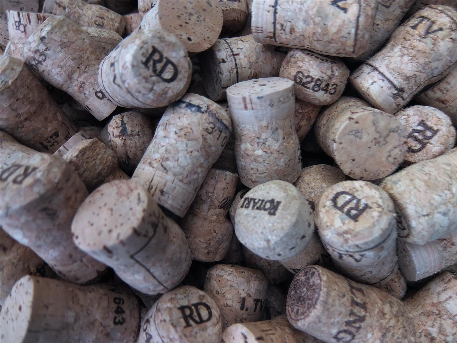 Flaschenöffner & -verschlüsse: Über 440 Champ./Prosecco Korken ca. 4 Kg – Gebraucht aus Wöschnau von Vinsale 3