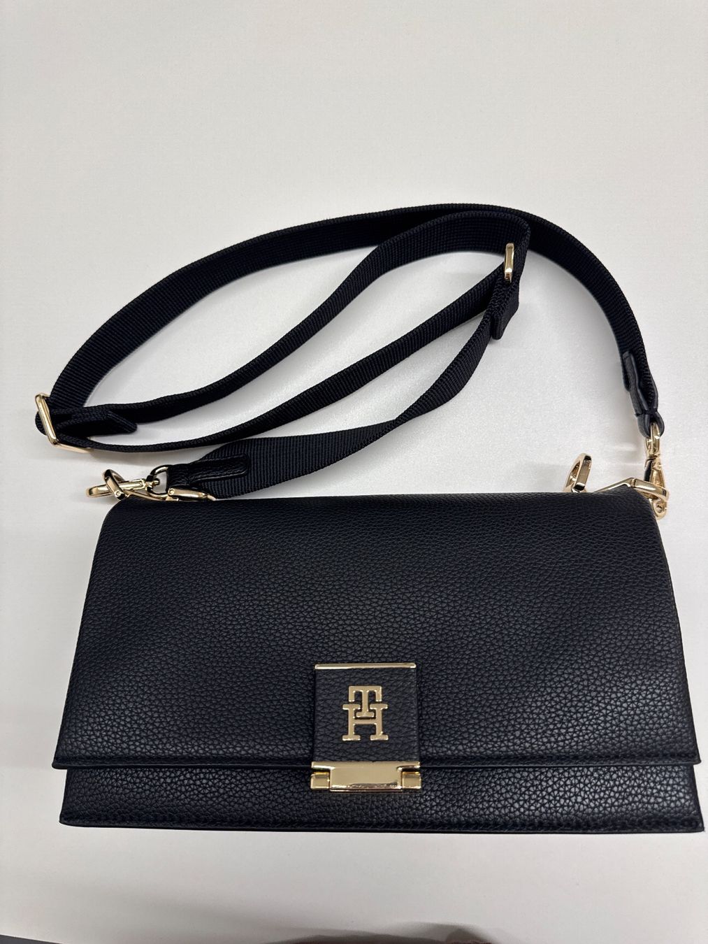 Tommy Hilfiger Borse da donna: Tommy Hilfiger Crossover Handtasche – Nuovo (secondo la descrizione) da Sierre venduto da jen_w8vt