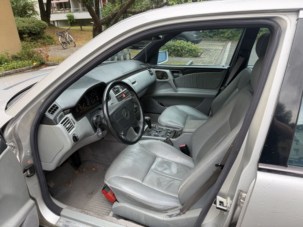 Mercedes-Benz Automobili: Mercedes-Benz E320 4Matic – Difettoso da Liebefeld venduto da MadMace 8
