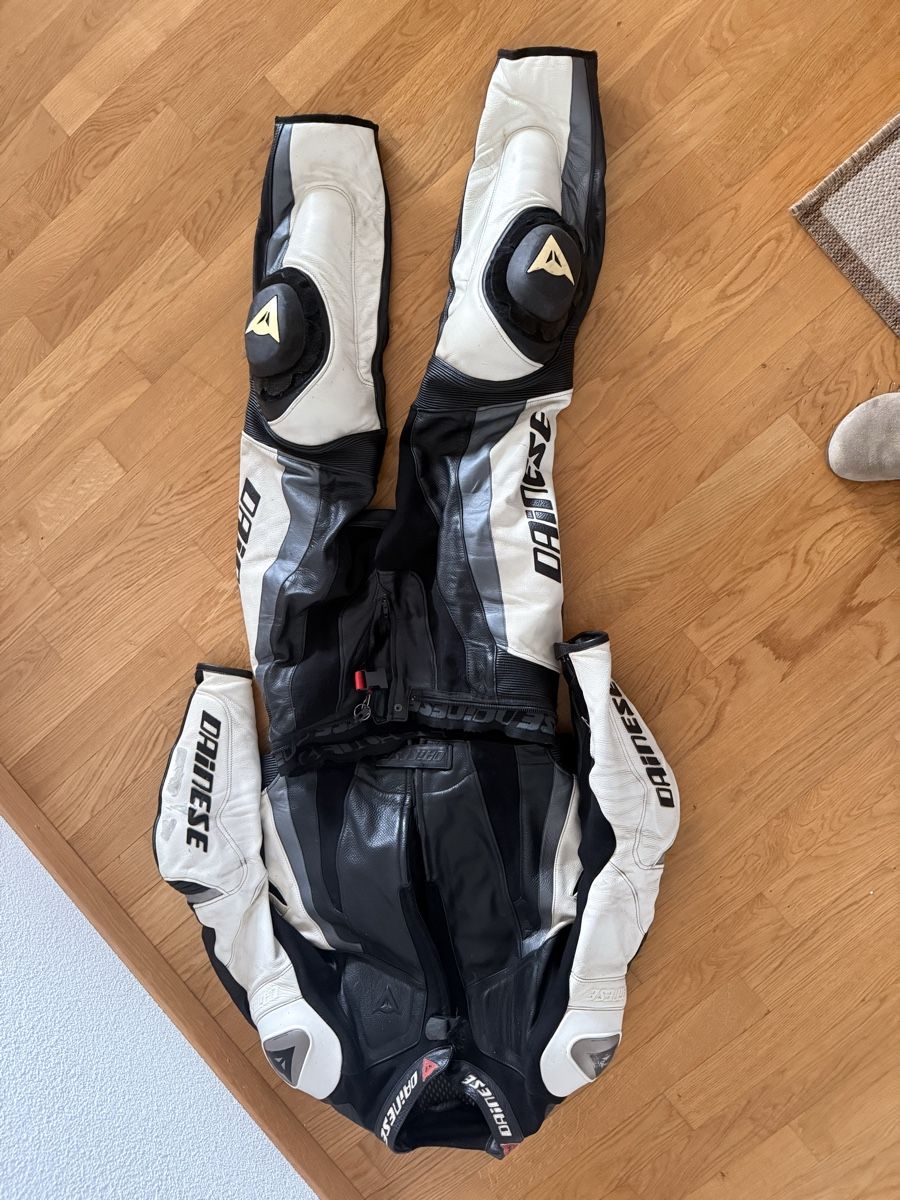 Dainese Lotti di vestiti: Dainese Lederkombi 2-Teiler Grösse 52 – Usato da Pfäffikon ZH venduto da EliasFel
