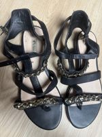 Guess Sandalen schwarz mit Kettenelementen Grösse 39