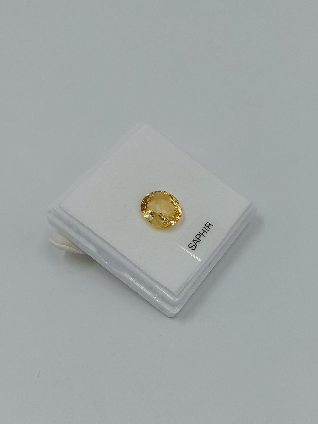 Pietre preziose: 1 GELBER  SAPHIR, 17.93 CT. – Usato da Luzern venduto da EdiGem 2