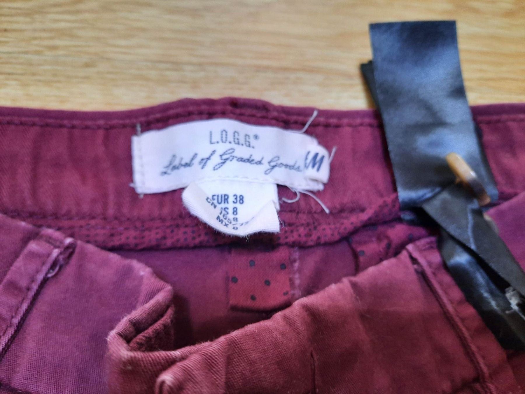 H&M Pantaloni: Pantalon chino H&M – Nuovo (secondo la descrizione) da Arnex-sur-Orbe venduto da kprt 4