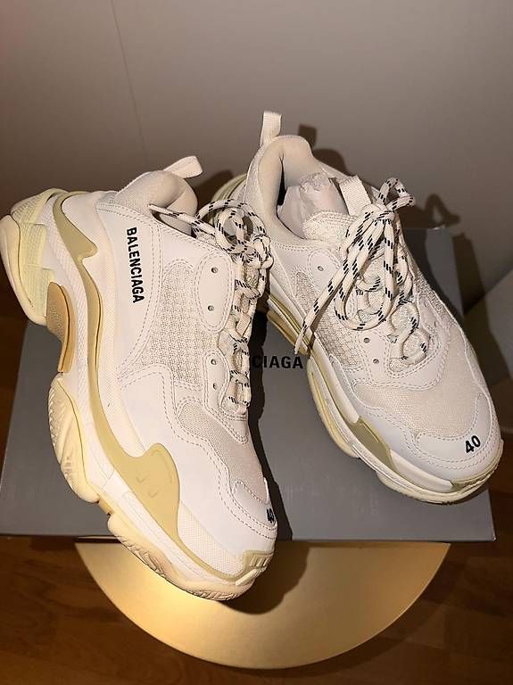 Scarpe da uomo: Balenciaga Triple S "Beige/Cream" – Usato da Langnau i. E. venduto da dis_tc9q 1