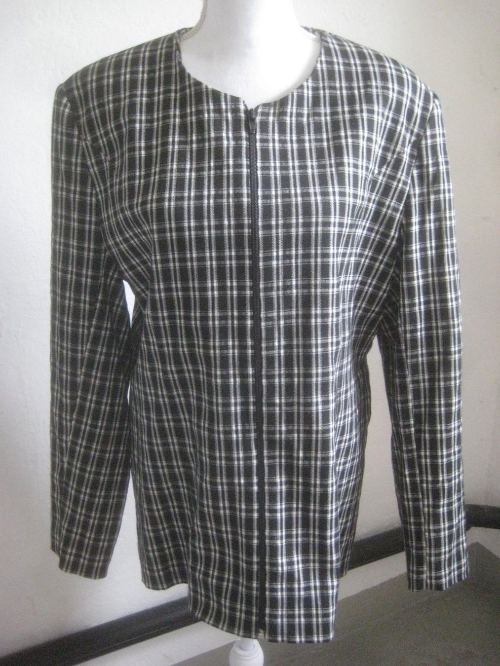 Jacken: DAMEN JACKE – Gebraucht aus Uster von flocke1