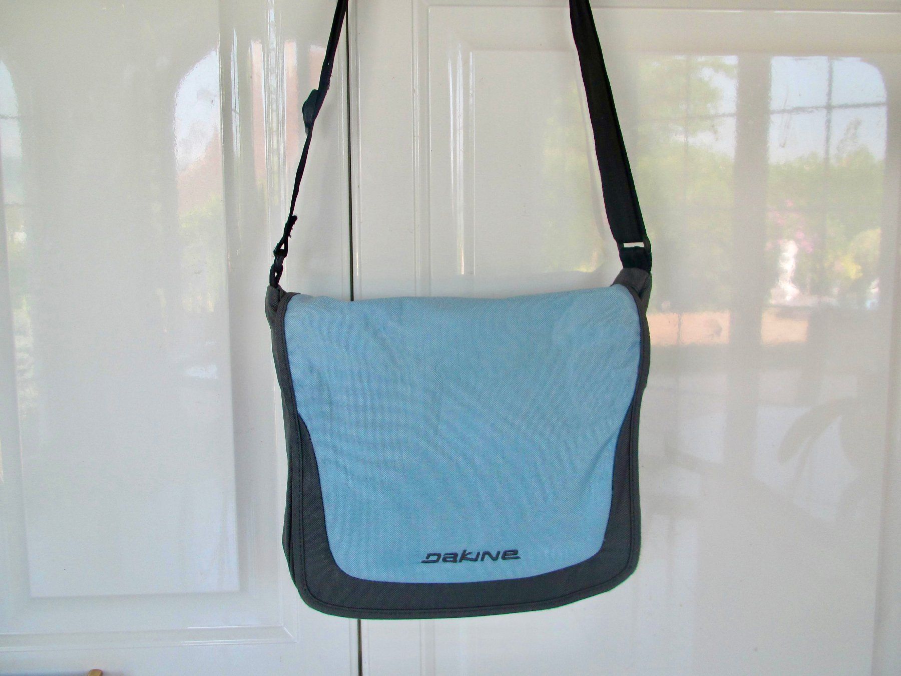 Dakine Taschen: SAC EN BANDOULIERE DAKINE – Gebraucht aus Murten von Selliot