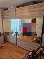 Kleiderschrank