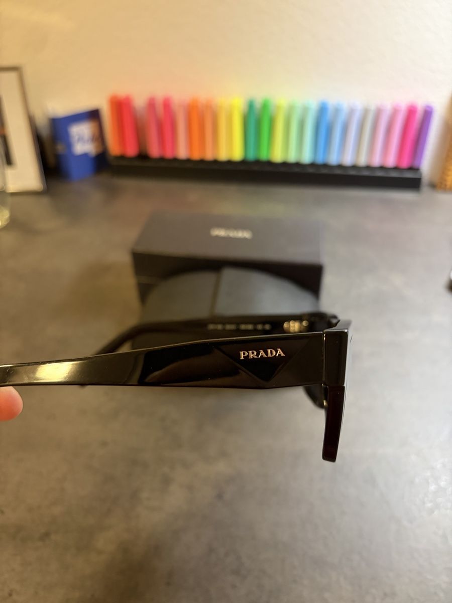 Prada Occhiali & Lenti: Prada schwarze Sonnenbrille – Nuovo (secondo la descrizione) da Herisau venduto da ogkosta 3