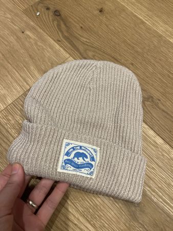 Warme Wintermütze beige gestrickt