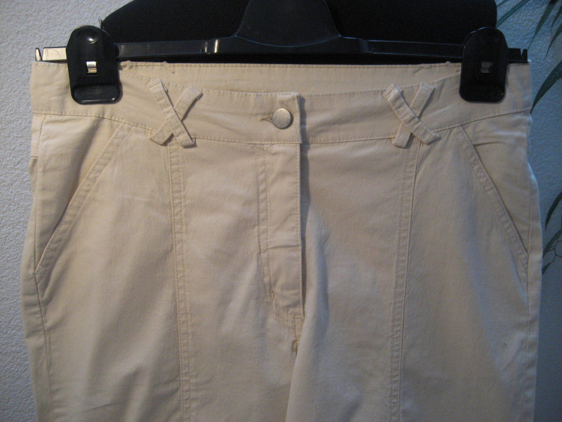 Pantaloni: Pantalon 3/4 stretch taille 42, neuf – Nuovo e nell'imballaggio originale da Delémont venduto da marryb 1