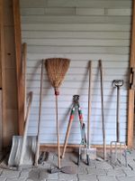 Set Gartenwerkzeug (Pickel, Astschere, Gartenschere, etc.)