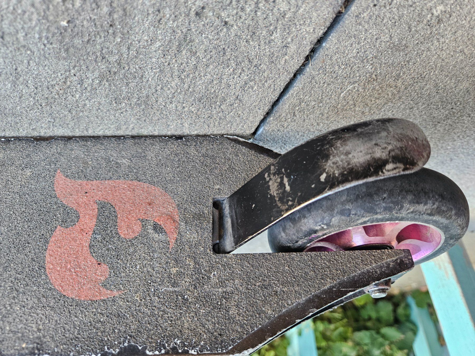 Chilli Kickboard: Chilli Trotti klein, pink-schwarz – D'occasion à Rifferswil par fle_5nqr 2