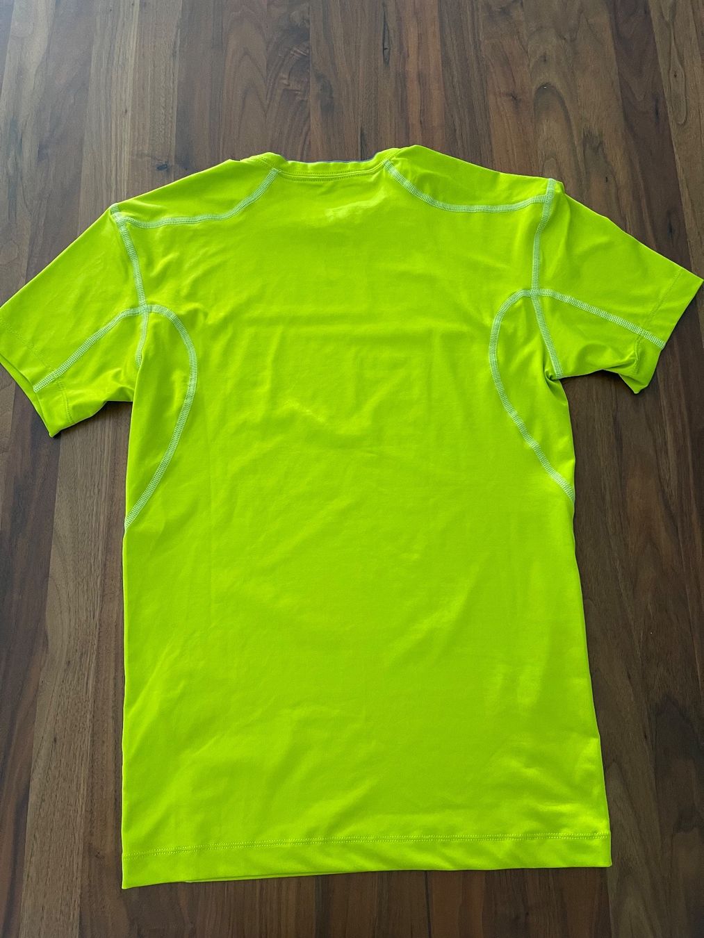 Nike Scarpe, pantaloni & magliette da ginnastica: Nike Sport Shirt – Usato da Adliswil venduto da JadrankaR 1