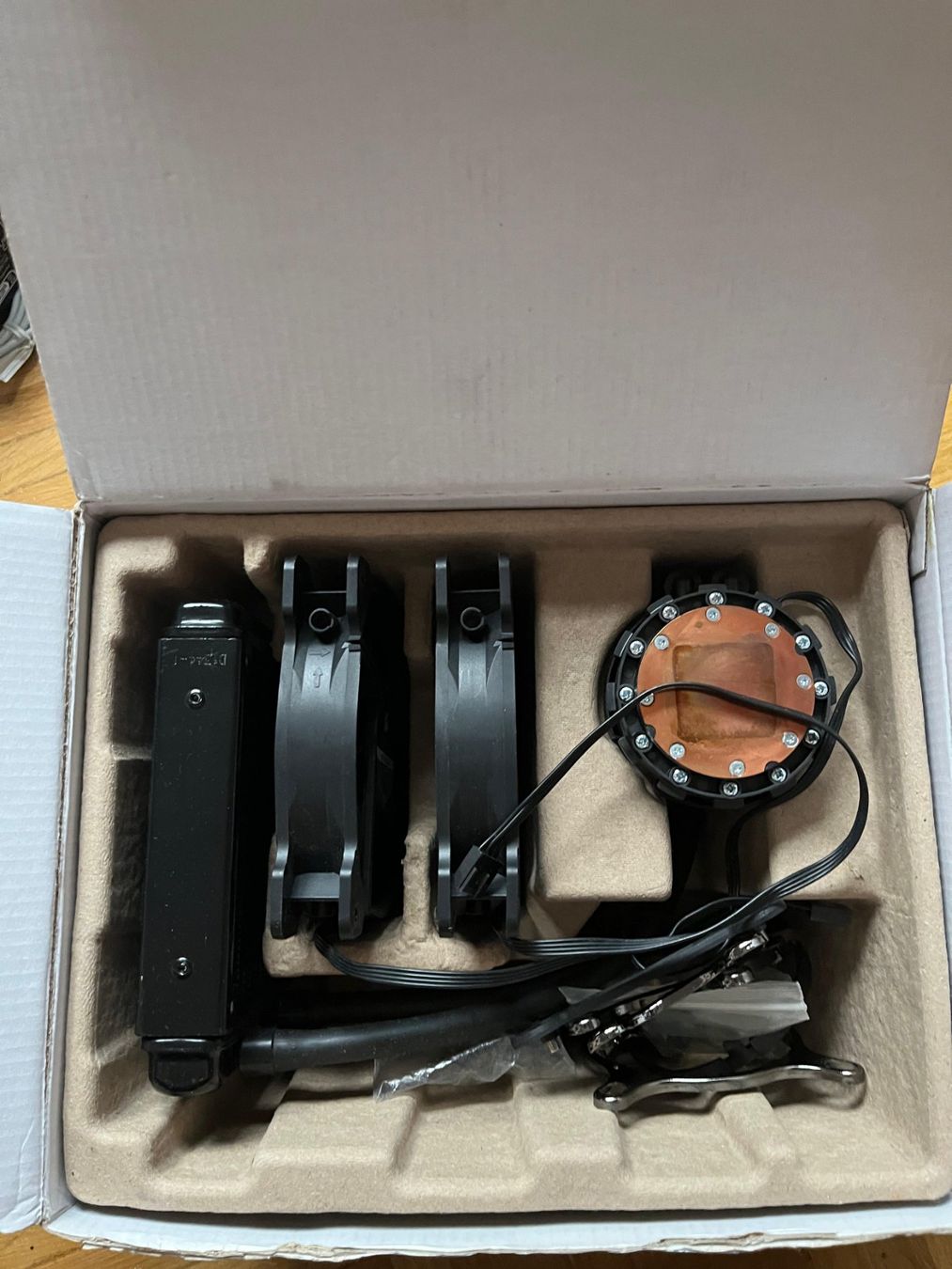 Componenti elettronici: Refroidisseur Corsair H75 – Usato da Bussigny venduto da Bess015 1