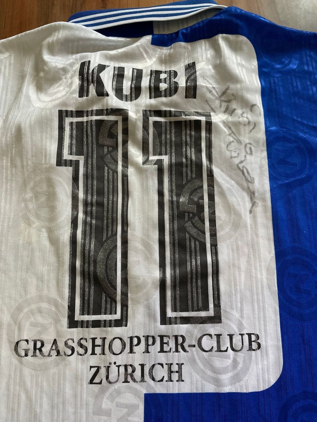 Canottiere & Pantaloni: FUSSBALL GC KUBI SIGNIERT – Usato da Kilchberg ZH venduto da Helemengo