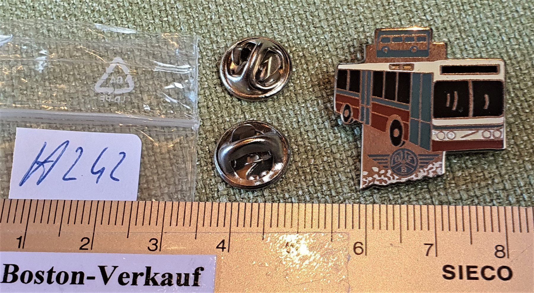 Plaketten & Abzeichen: H242 - Pin Bus DFB – Gebraucht aus Reinach BL von Boston-Verkauf 2