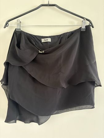 Acne Studios Minirock Grösse 38 schwarze Seide, neuwertig 