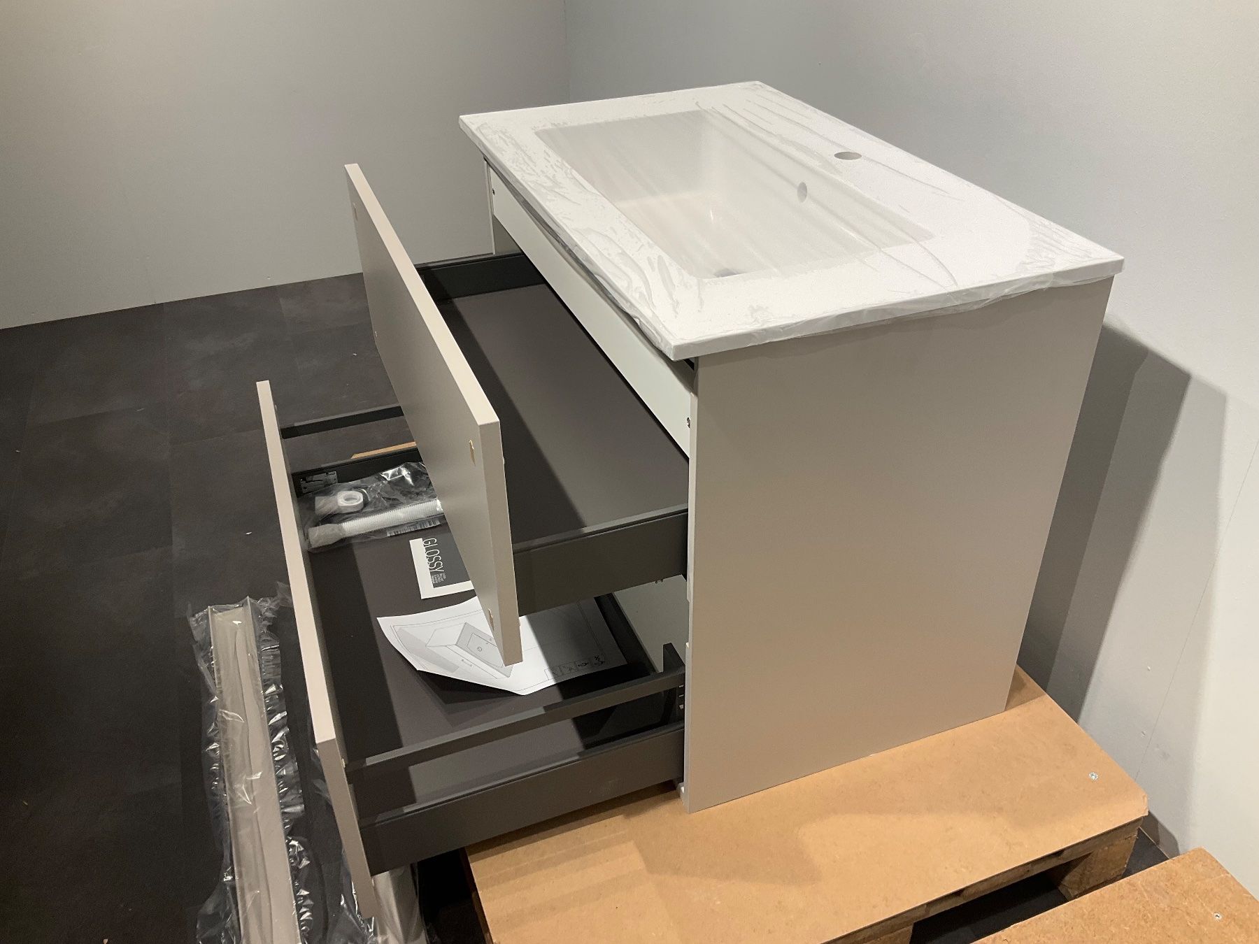 Mobili per bagno: 080 Badmöbel, grau/weiss, 81,5cm – Nuovo (secondo la descrizione) da Derendingen venduto da Meisterstuecke 1