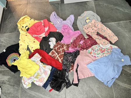 Mädchen Kleiderpaket 30 Teile Grösse 104/110/116