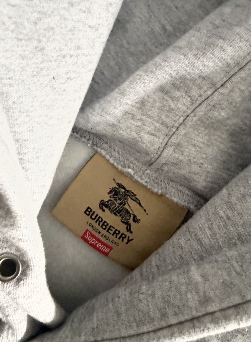 Pullover & Sweatshirts: Supreme hoodie – Neu (gemäss Beschreibung) aus Dietlikon von nab_tj9m 2