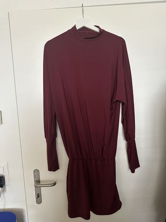 Neues, elegantes Minikleid in Weinrot - Grösse 38/M