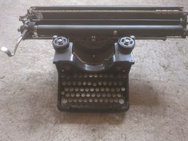 Schreibmaschine Olivetti