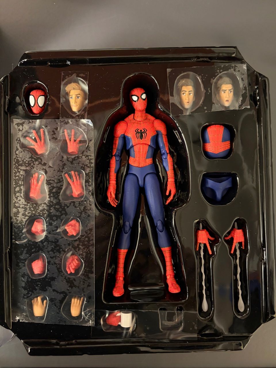 Figuren: SPIDER-MAN: SV Action Peter B. Parker Action Figure – Neu (gemäss Beschreibung) aus Sumiswald von Anderton 3