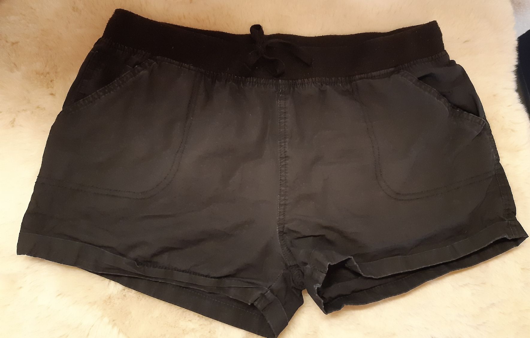 Pantaloni: kurze schwarze hose – Usato da Toffen venduto da Gwunderegge77
