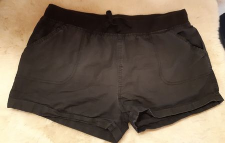 kurze schwarze hose