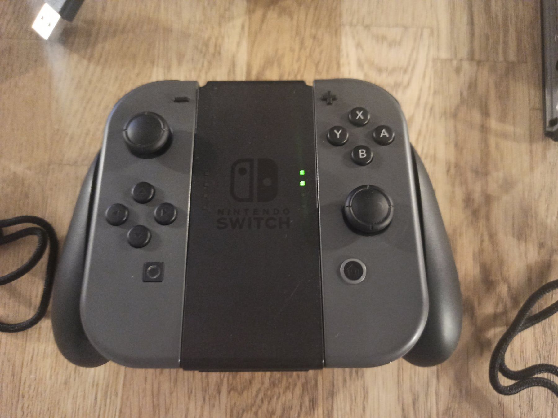 Nintendo Controller: Original Nintendo Switch Joy-Con Set - Ladestation -Grip NSW – Usato da Oberweningen venduto da mar_87mx 4
