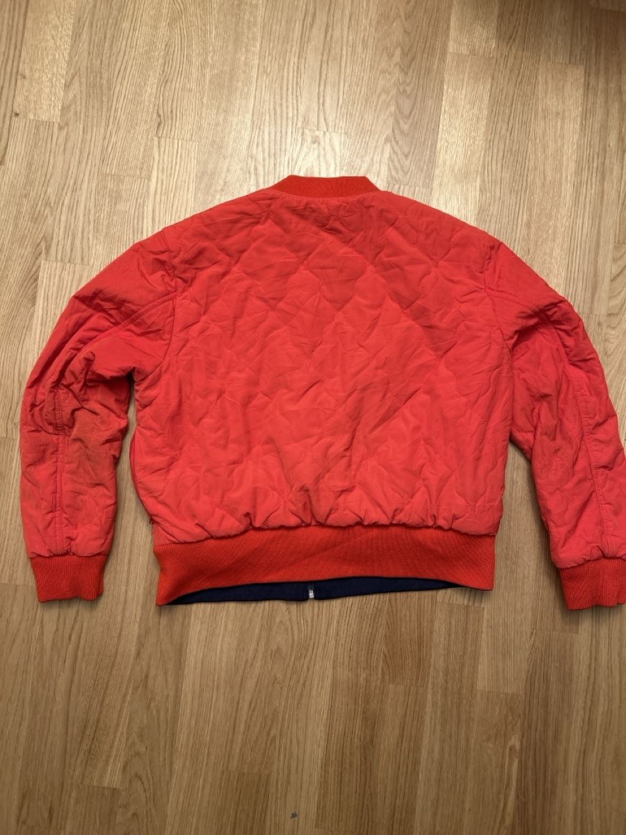 Lacoste Giacche: Lacoste Bomberjacke Rot/Dunkelblau Grösse M – Usato da Luzern venduto da ThrowbackVintage 1