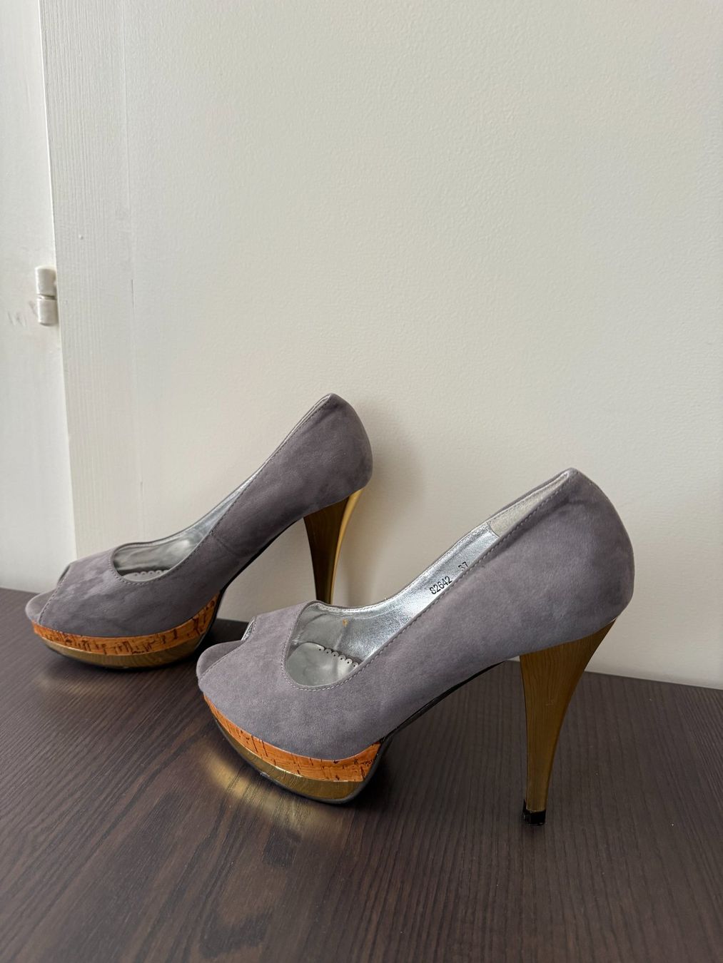Scarpe da donna: 39. Escarpins talons hauts – Nuovo (secondo la descrizione) da Le Locle venduto da tchanatakoua