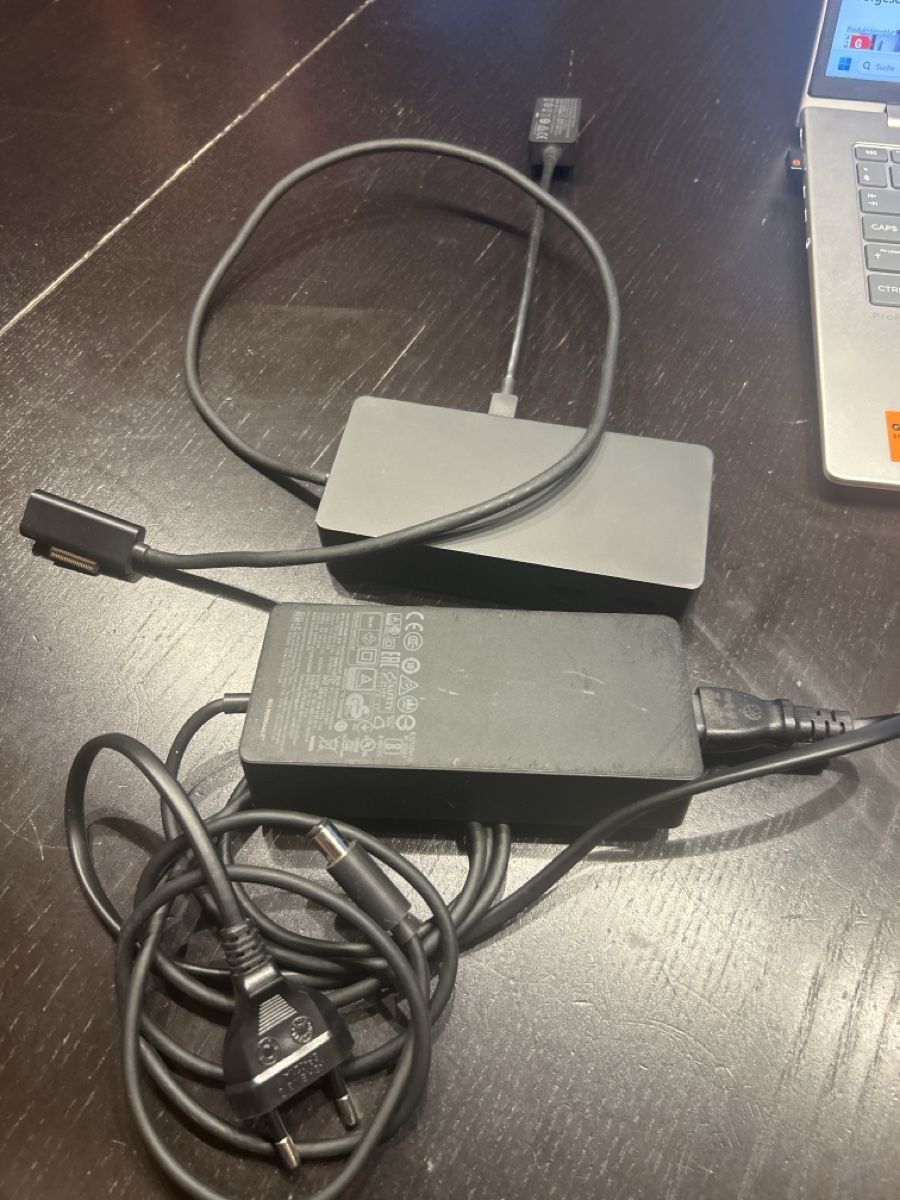 Microsoft Docking station: Netzteil Dockingstation Ladekabel f. Microsoft Surface schwa – Usato da Meiringen venduto da Taelliflitzer