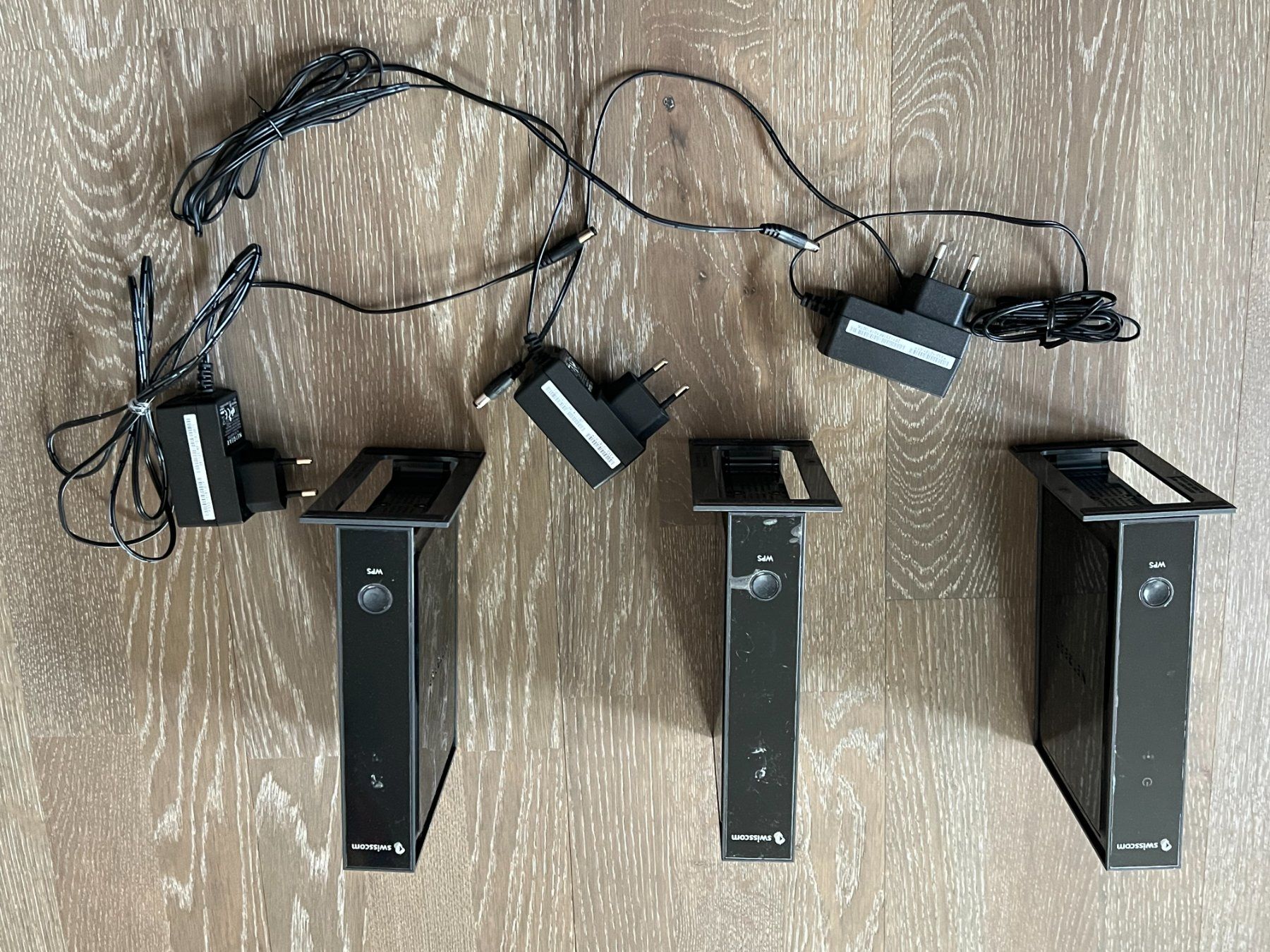 Netgear WiFi: 3 NETGEAR Wirless Wi-fi devices – Usato da Rivera venduto da poweradem05 1