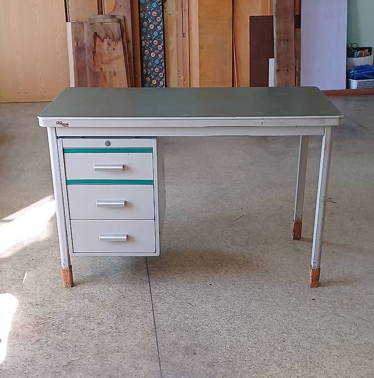 Tische: Table métallique avec chaise à roulettes – Gebraucht aus Bretigny-Morrens von LaureLM 4