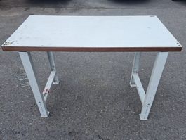 Höhenverstellbarer Arbeitstisch 1600x800x1055mm