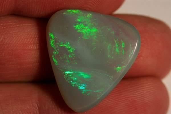 Pietre preziose: Allens Rise triangle cut Opal 17.25cts. – Nuovo (secondo la descrizione) da Bern venduto da Grindelwaldaus 3