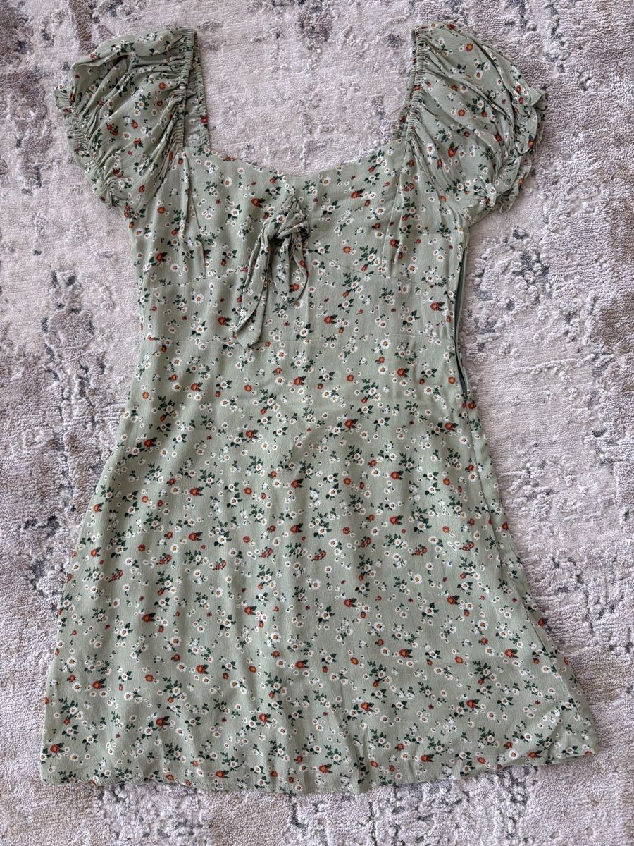 Vestiti: Hellgrünes Kleid mit Blumenmuster – Nuovo (secondo la descrizione) da Balzers venduto da lea_sy5p