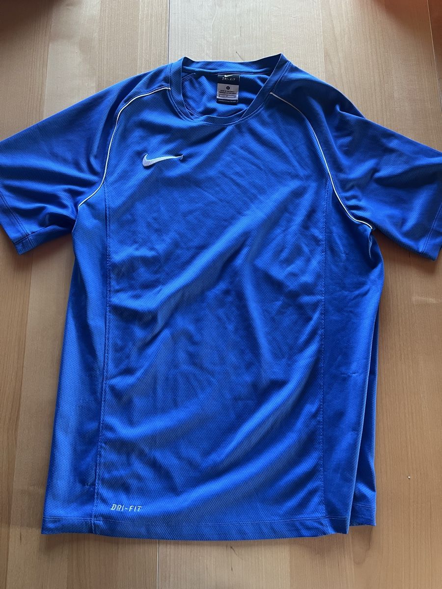 Nike Canottiere & Pantaloni: Nike Sportshirt S – Usato da Buchs AG venduto da lucazubi7