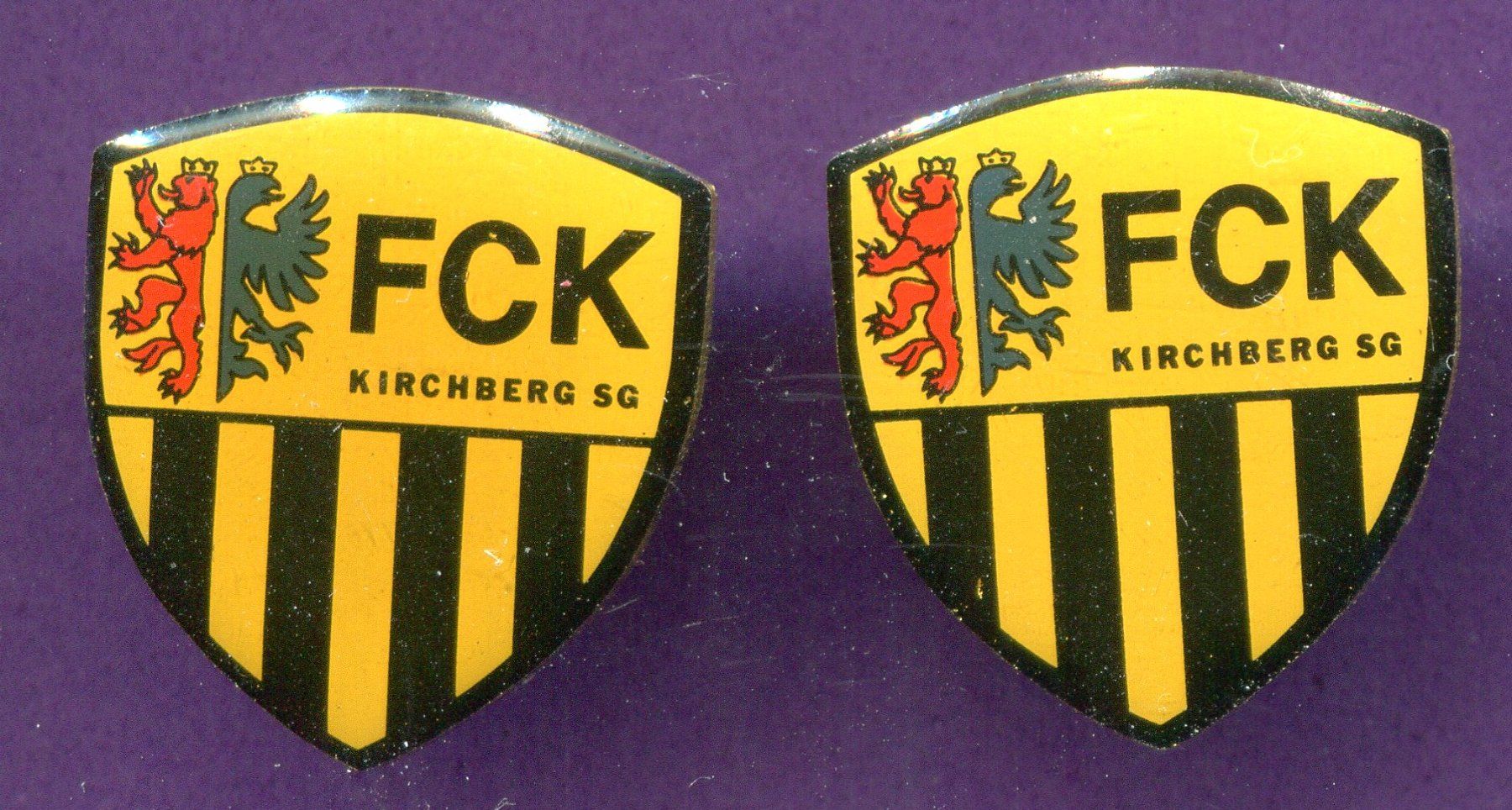 Plaketten & Abzeichen: 2 Pins  FC  KIRCHBERG SG – Gebraucht aus Winterthur von Sammleroase