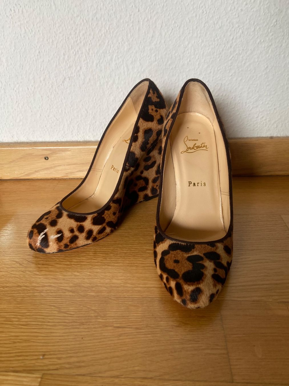 Christian Louboutin Scarpe da donna: Louboutin Leopard Wedges Grösse 38 – Usato da Basel venduto da lafleur2663 1