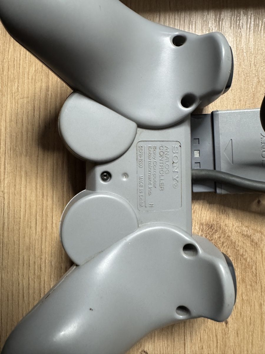 Sony Console: Originale Sony Playstation 1 mit 2 Controller, Top Zustand! – Usato da Biberist venduto da etesummer 8