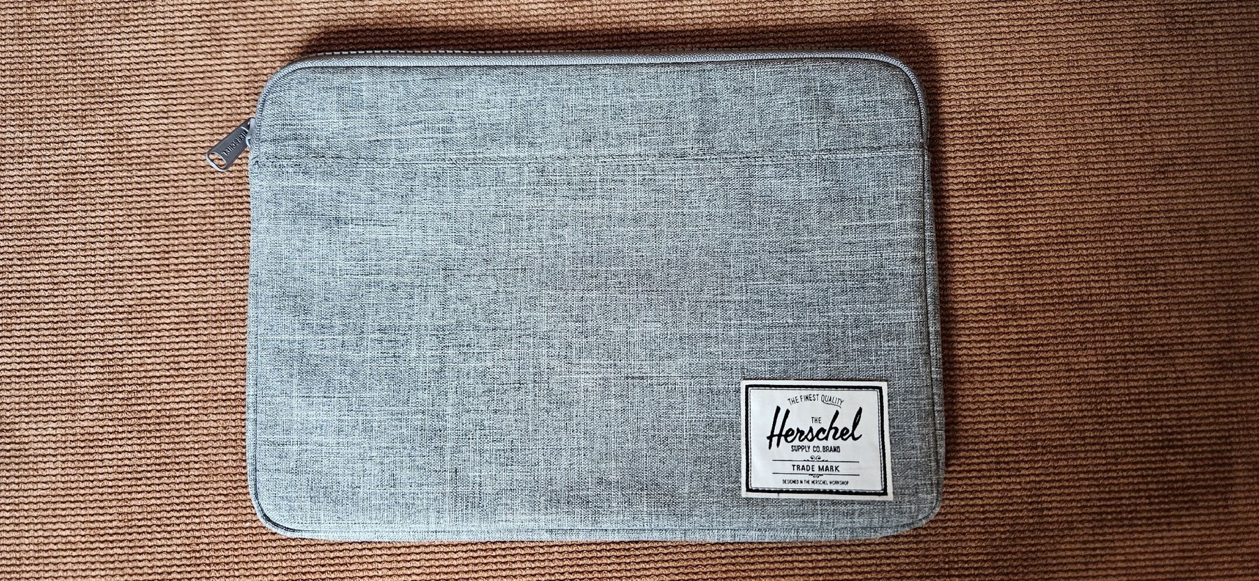 Borse: Herschel Laptoptasche grau – Usato da Rombach venduto da ThriftBetter