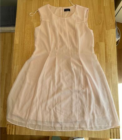 Schlichtes Abendkleid