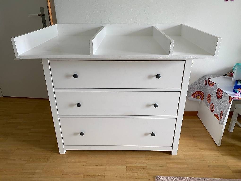 Ikea Wickeltisch & Zubehör: Wickeltisch Ikea Hemnes 74x118cm – Gebraucht aus Schwerzenbach von