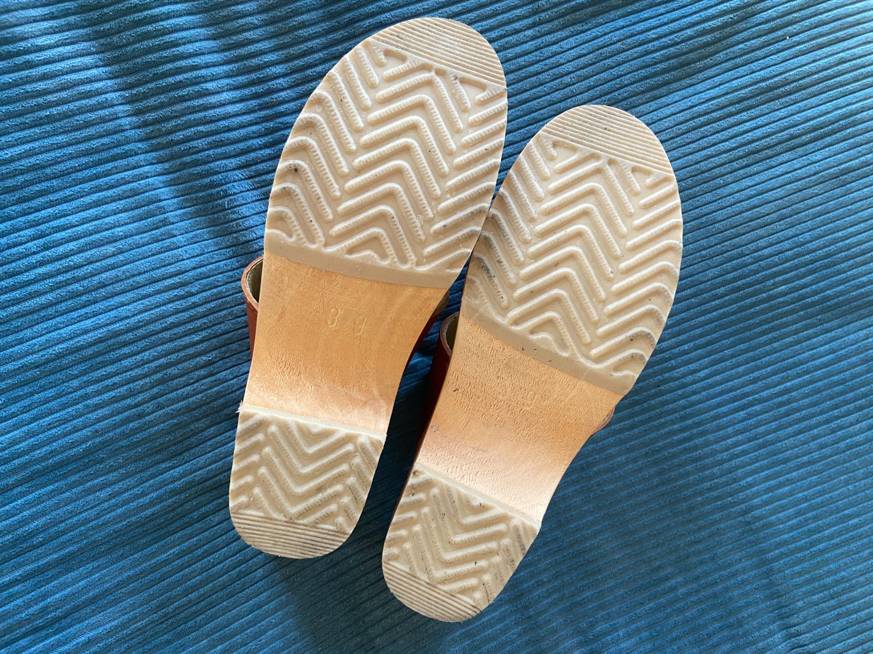 Scarpe da donna: Schwedische Clogs Sandalen Gr 39 – Nuovo (secondo la descrizione) da Zürich venduto da DoraJean 4