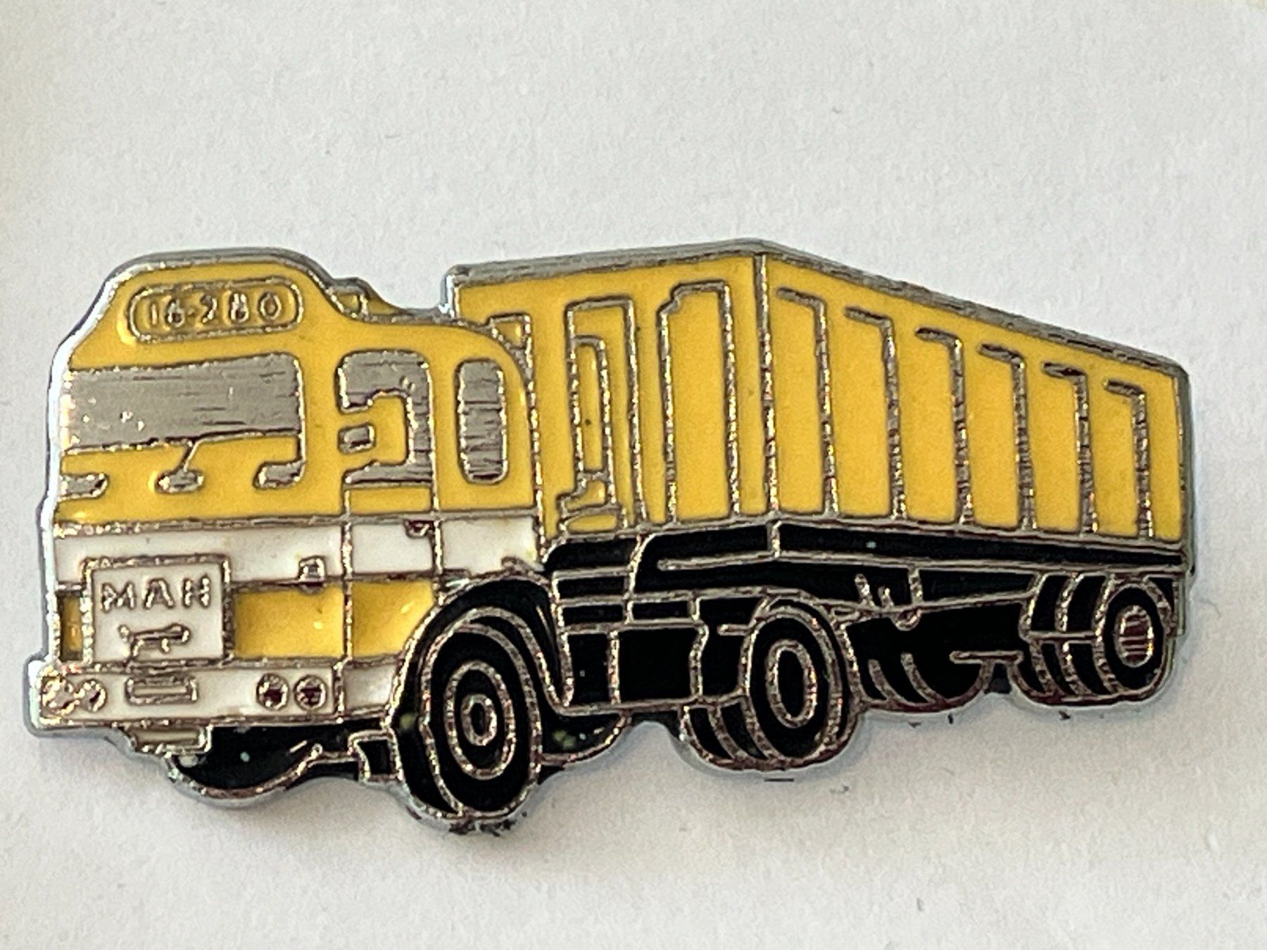 Placchette & Badge: 1 Pin Man Lastwagen – Usato da Basel venduto da djwwpp
