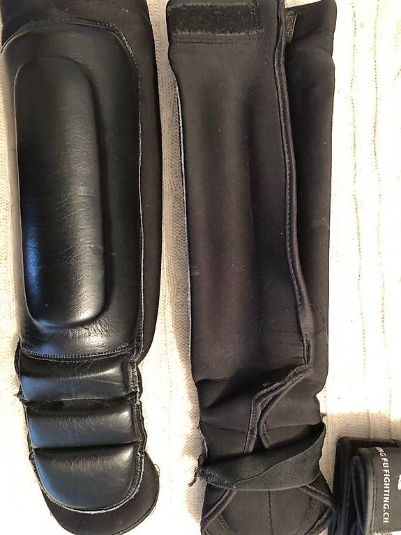 Gants & mitaines : Kung Fu Utensilien – D'occasion à Pfäffikon SZ par JasminS.
